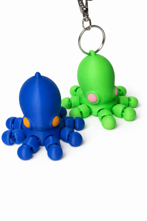 3D printed octopus figurines: articulated blue octopus and green octopus keychain. Flexible desk toy and fidget toy.